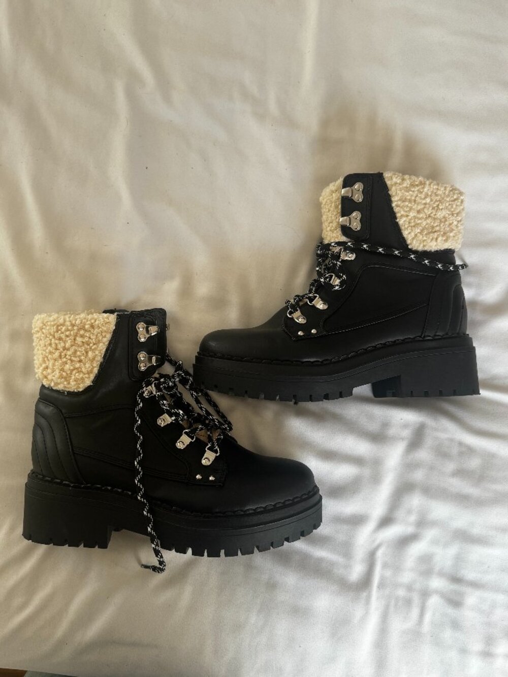 Guess by Guess Walken Sherpa & Black Faux Leather Lug Sole Boots sz 8
